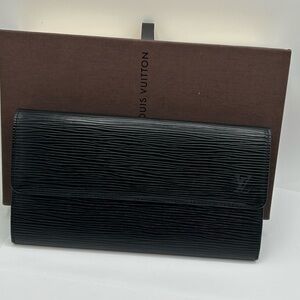 Authentic Louis Vuitton Sarah Wallet